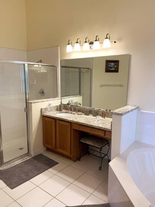 Minutes To Disney! Spacious W/ Private Pool, Themed Rooms! *