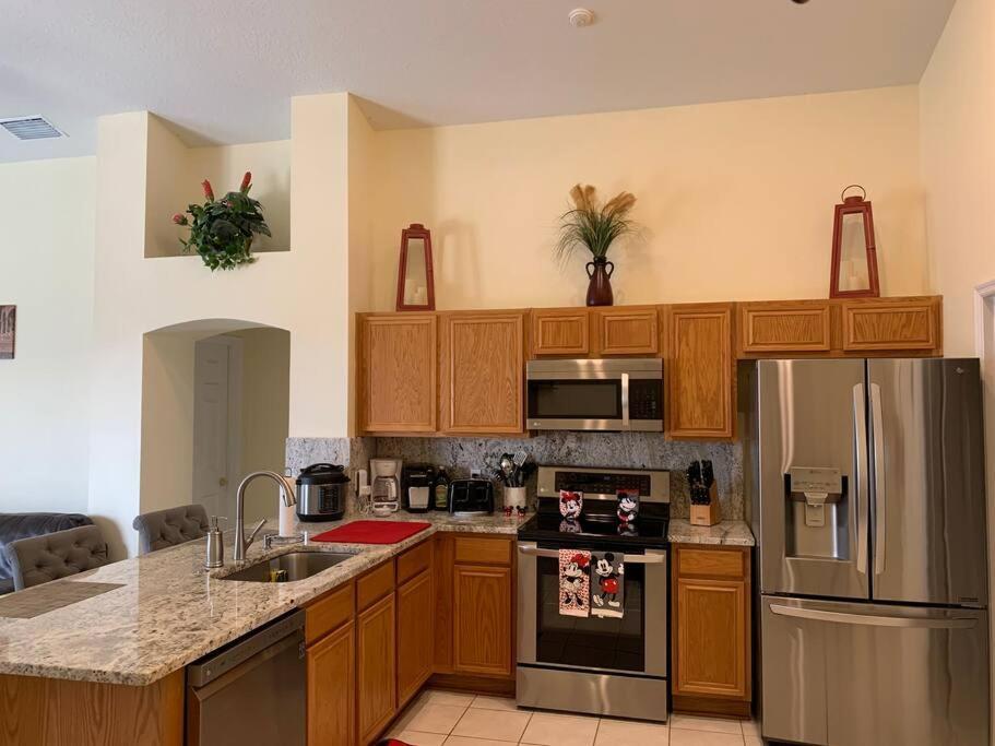 Minutes To Disney! Spacious W/ Private Pool, Themed Rooms! Holiday home