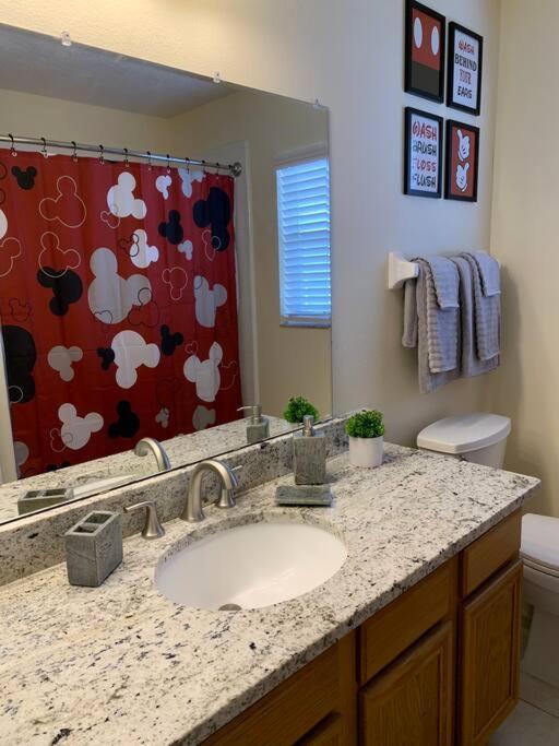 Minutes To Disney! Spacious W/ Private Pool, Themed Rooms!