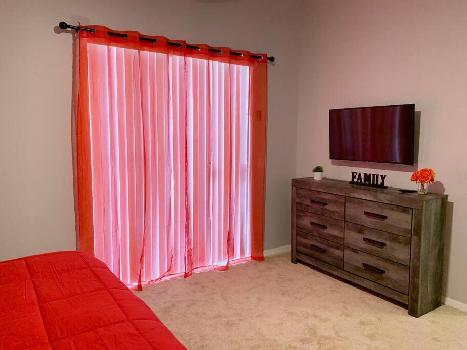 Minutes To Disney! Spacious W/ Private Pool, Themed Rooms! *