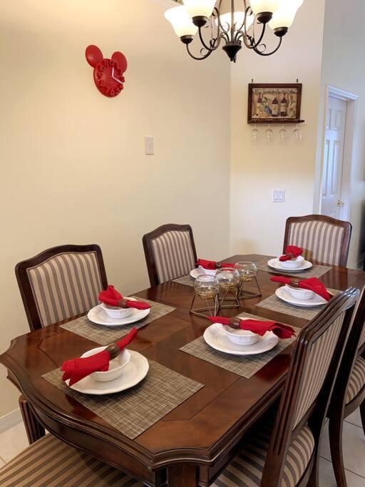 Minutes To Disney! Spacious W/ Private Pool, Themed Rooms! Orlando