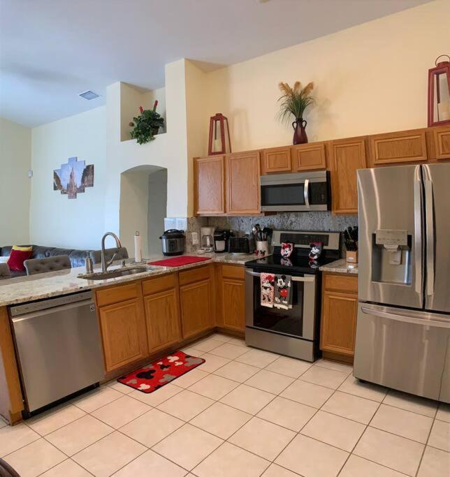 Holiday home Minutes To Disney! Spacious W/ Private Pool, Themed Rooms! *