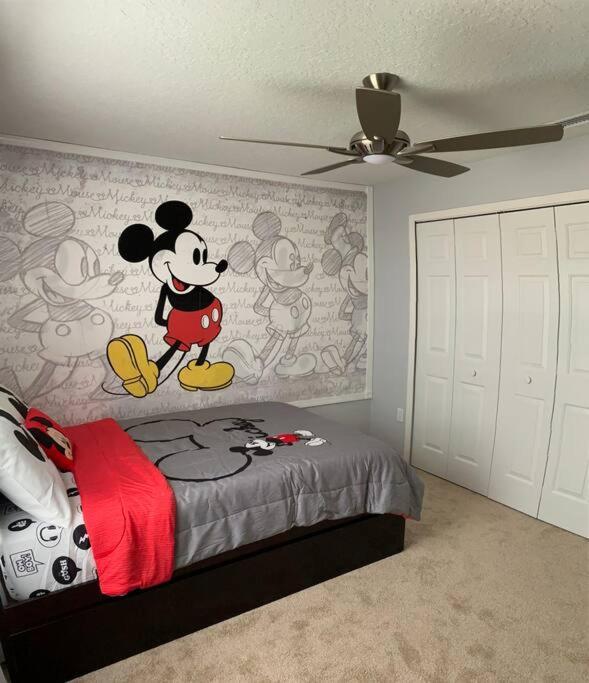 Holiday home Minutes To Disney! Spacious W/ Private Pool, Themed Rooms!