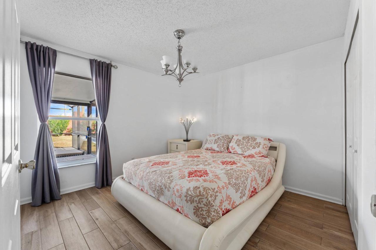 Well Illuminated And Spacious 3 Bedroom Wh15920 *