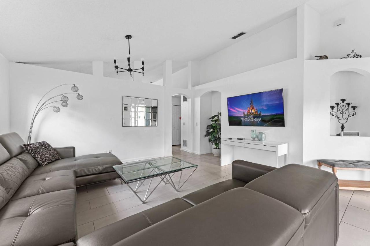 Well Illuminated And Spacious 3 Bedroom Wh15920 *