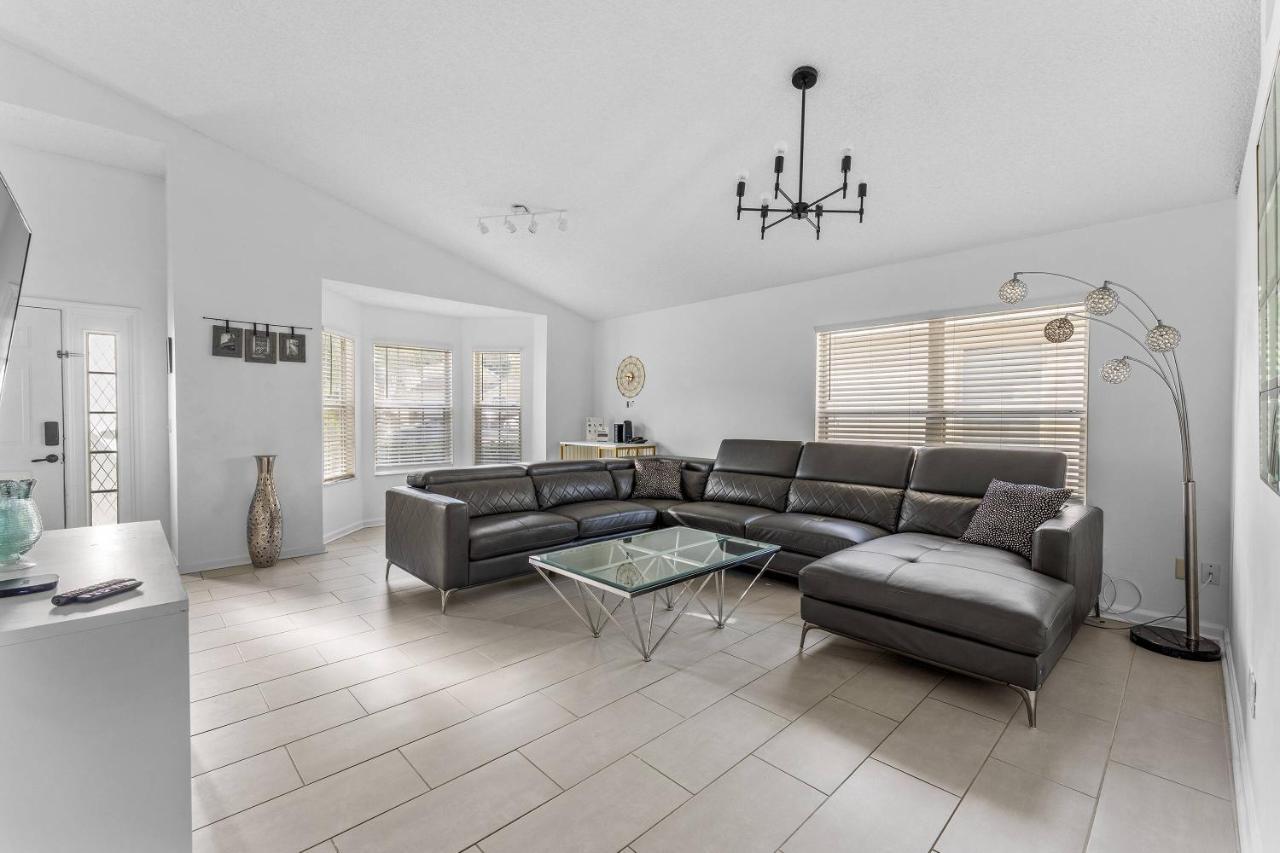 Well Illuminated And Spacious 3 Bedroom Wh15920