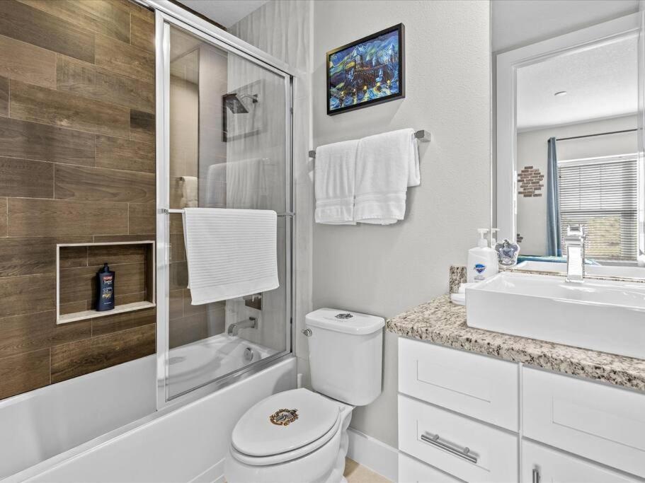 Location!! Modern Luxury 2 Miles From Disney! Villa *