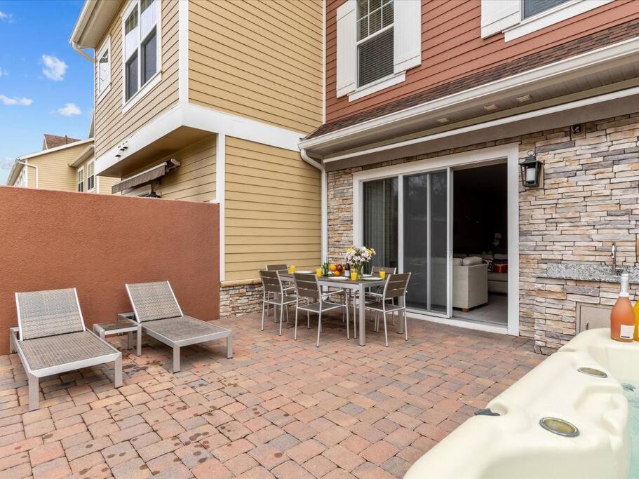 Villa Location!! Modern Luxury 2 Miles From Disney! Orlando