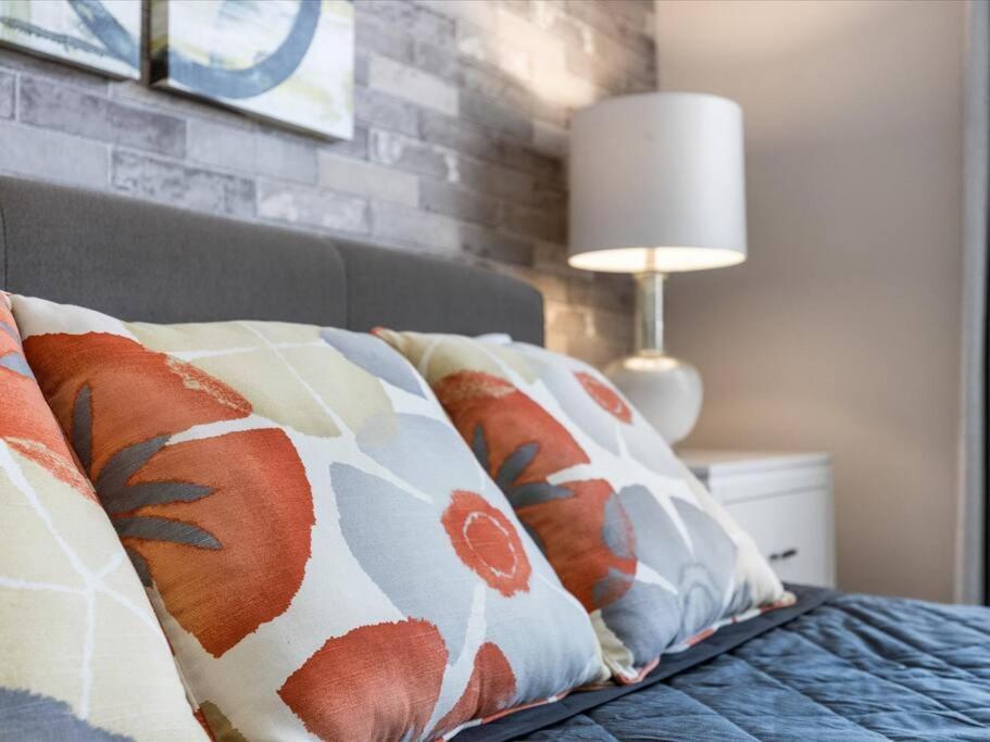 Location!! Modern Luxury 2 Miles From Disney!