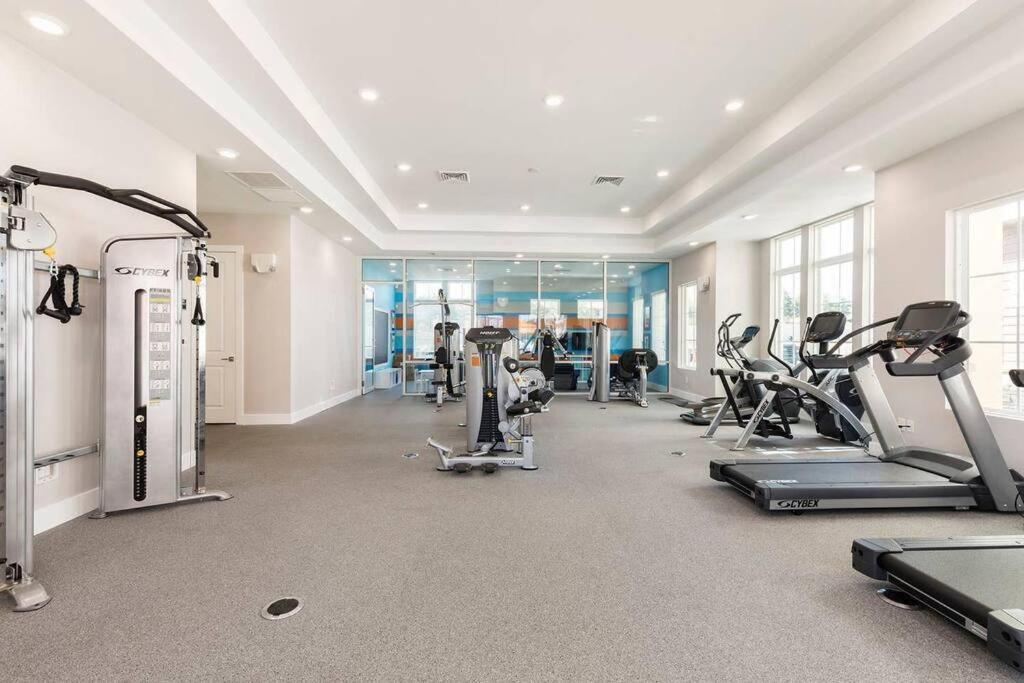 Location!! Modern Luxury 2 Miles From Disney! Villa *