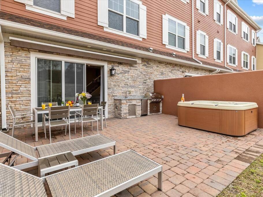 Villa Location!! Modern Luxury 2 Miles From Disney! Orlando
