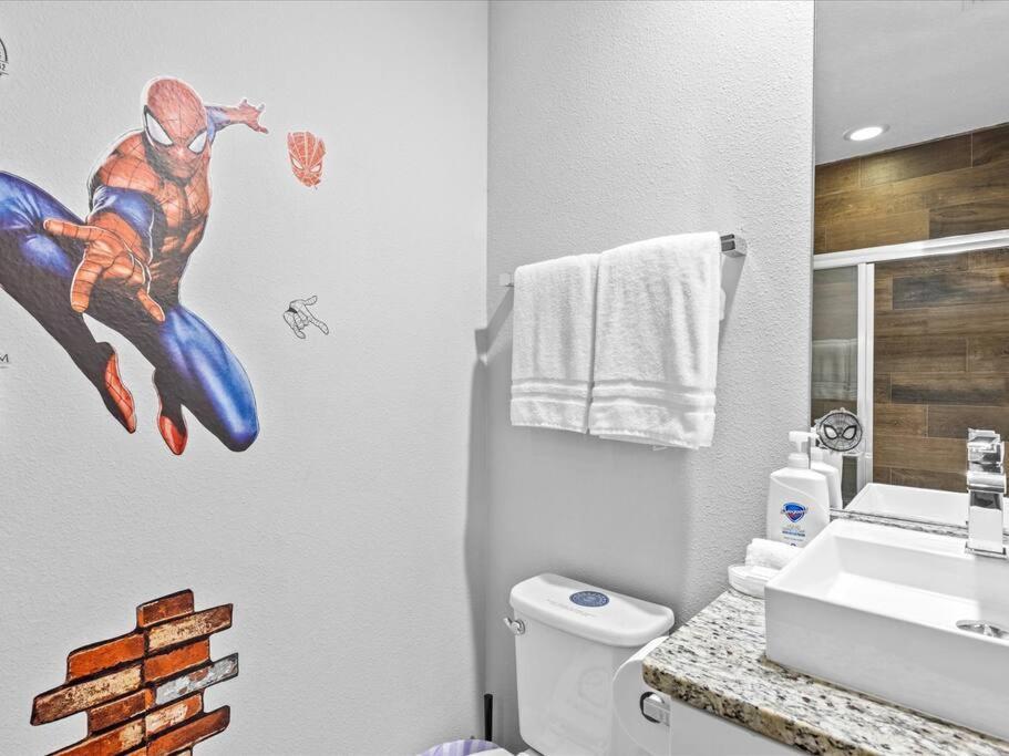 Location!! Modern Luxury 2 Miles From Disney!