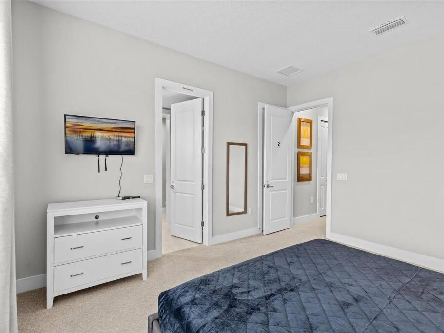 Location!! Modern Luxury 2 Miles From Disney! *