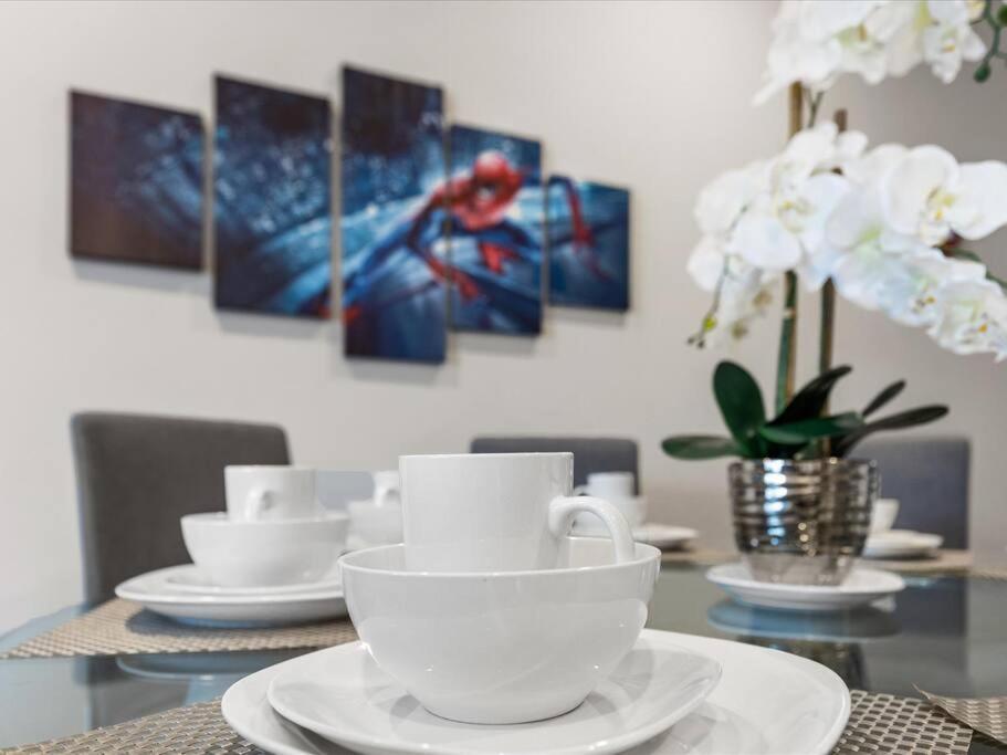 Location!! Modern Luxury 2 Miles From Disney! Orlando