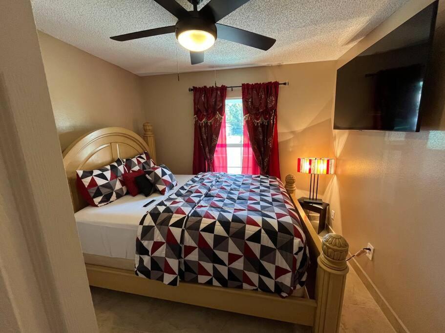 Beautiful Modern 3 Bedroom House - Downtown Orlando Holiday home