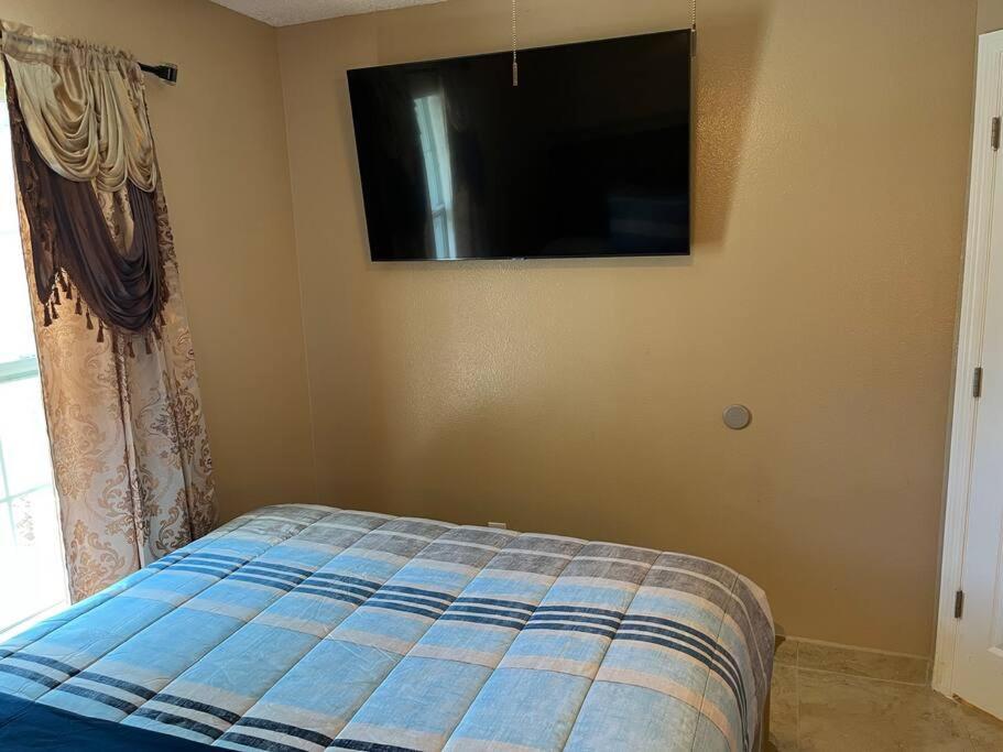 Beautiful Modern 3 Bedroom House - Downtown Orlando *