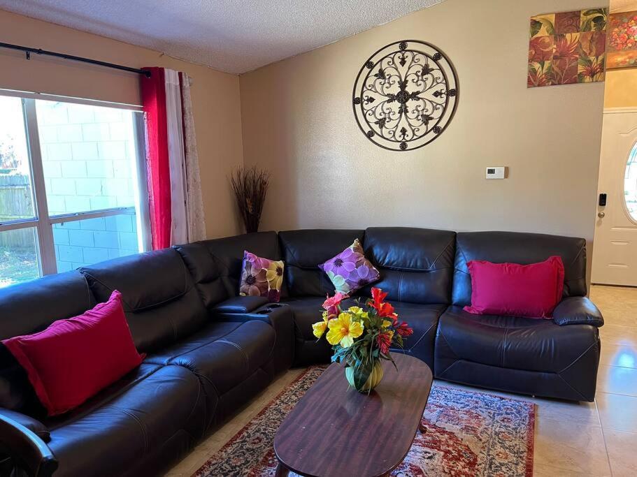 Beautiful Modern 3 Bedroom House - Downtown Orlando
