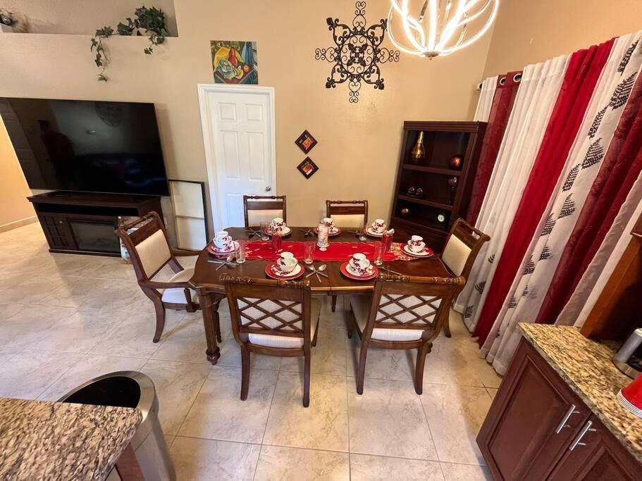 Beautiful Modern 3 Bedroom House - Downtown Orlando Holiday home