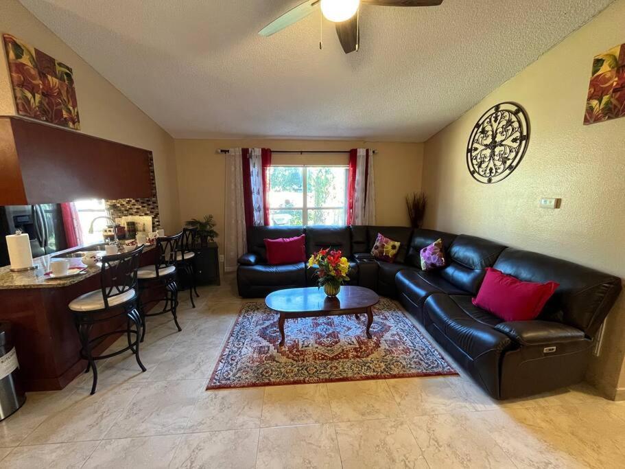 Beautiful Modern 3 Bedroom House - Downtown Orlando Holiday home