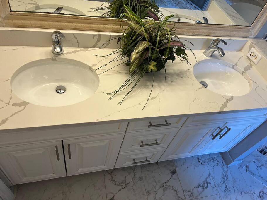 Beautiful Modern 3 Bedroom House - Downtown Orlando
