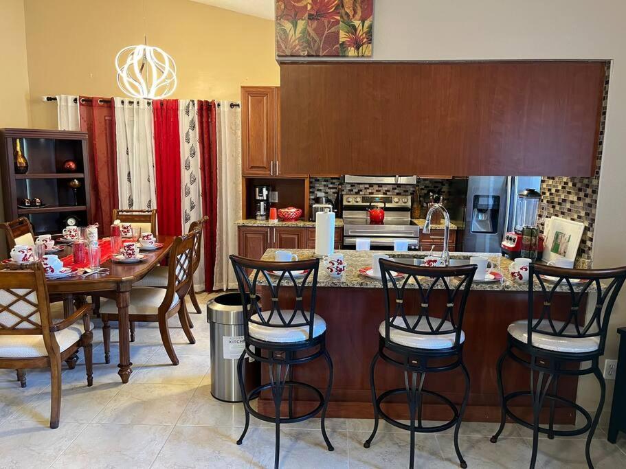 Beautiful Modern 3 Bedroom House - Downtown Orlando Holiday home *