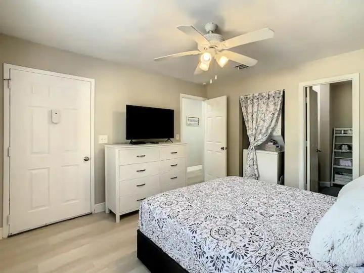 Charming Lakeview Retreat Ii *