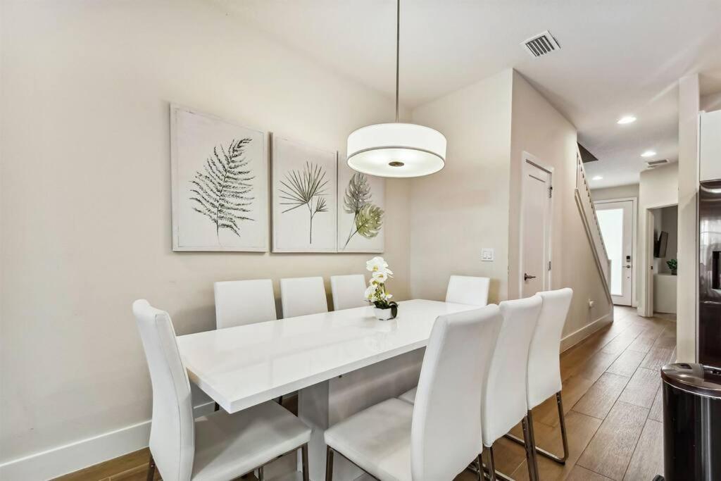 Modern With Private Pool - 20 Minutes To
