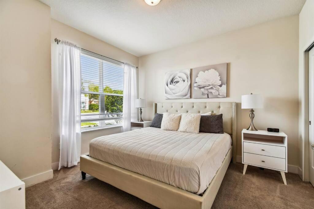 Modern With Private Pool - 20 Minutes To *