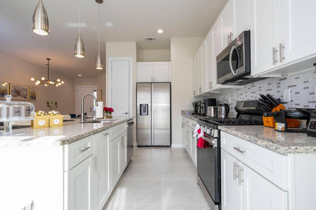 New Exclusive 5 Min To Holiday home