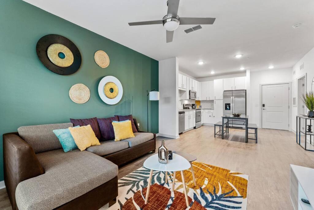 Apartment Complete ,10 Min To Parks Pets Allowed, Resort-style Amenities