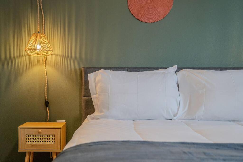 Complete ,10 Min To Parks Pets Allowed, Resort-style Amenities Orlando