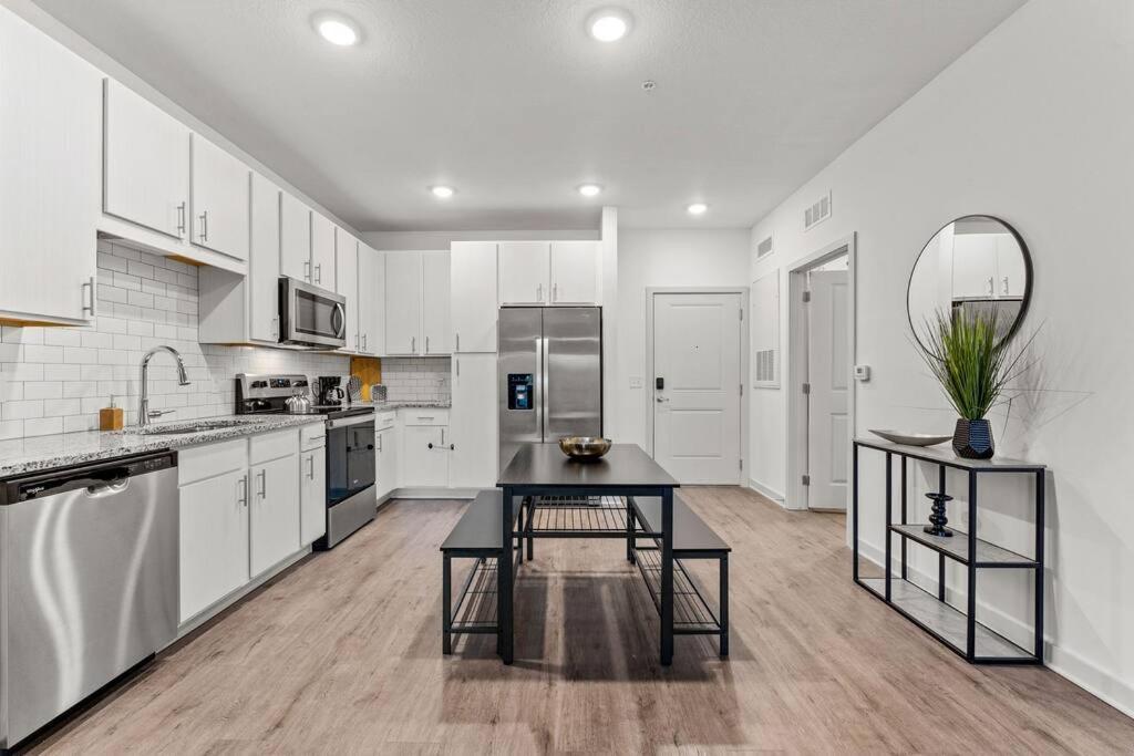 Apartment Complete ,10 Min To Parks Pets Allowed, Resort-style Amenities *
