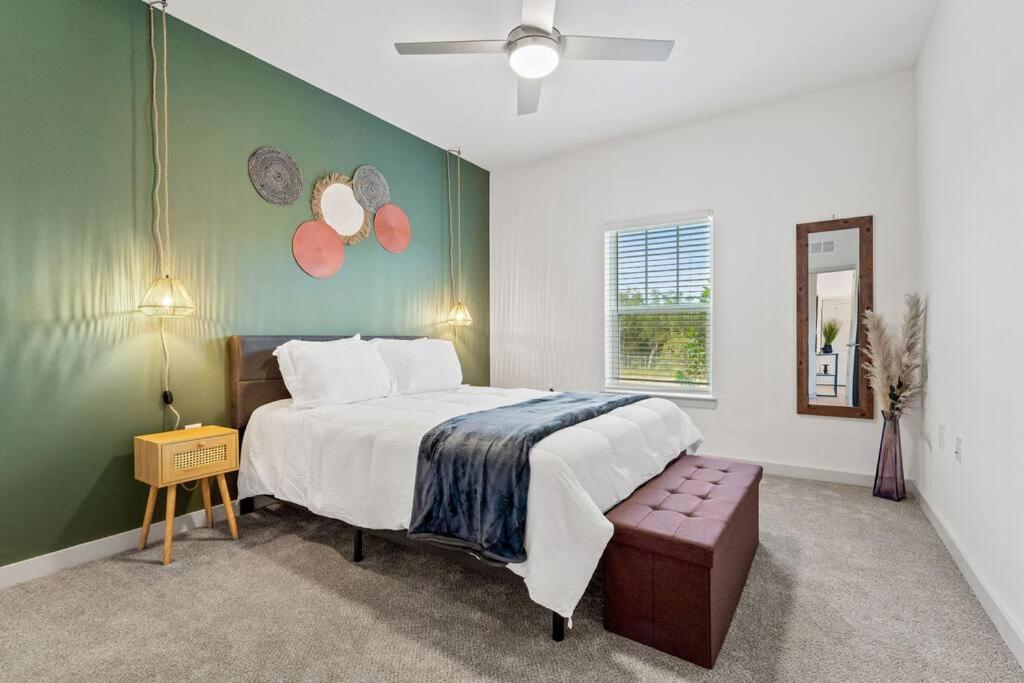 Apartment Complete ,10 Min To Parks Pets Allowed, Resort-style Amenities Orlando