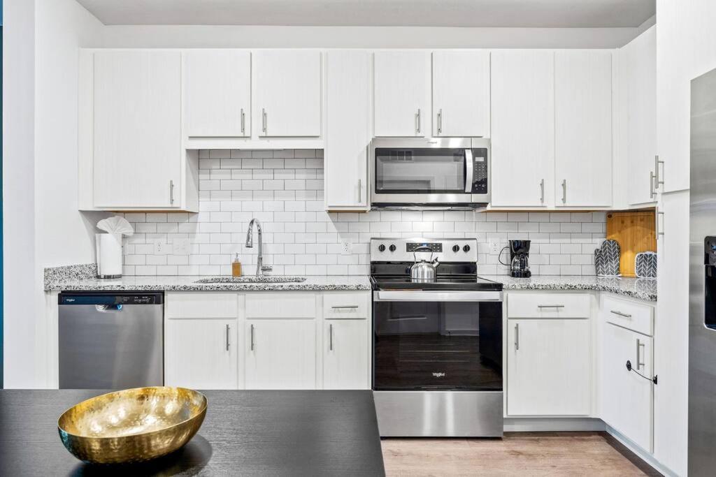 Complete ,10 Min To Parks Pets Allowed, Resort-style Amenities *