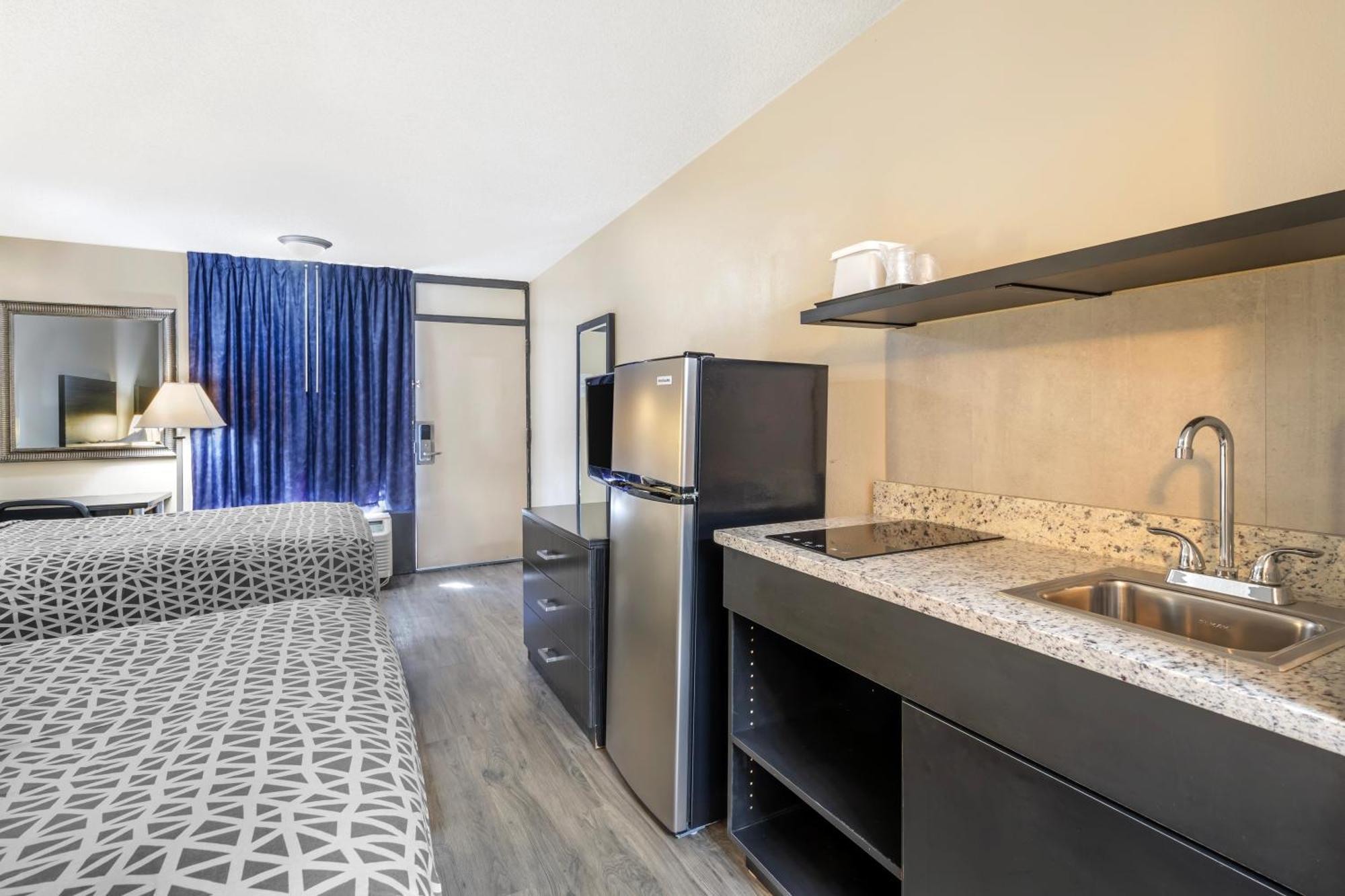 Hotel Suburban International Drive 2*