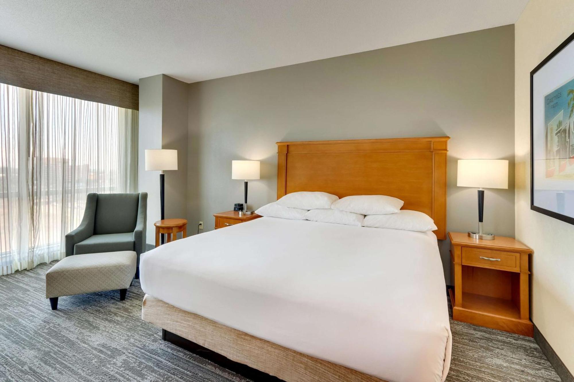 Hotel Drury & Near Universal