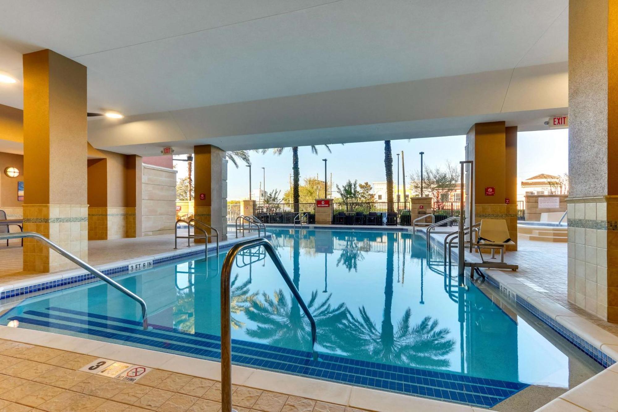 Hotel Drury & Near Universal 3*