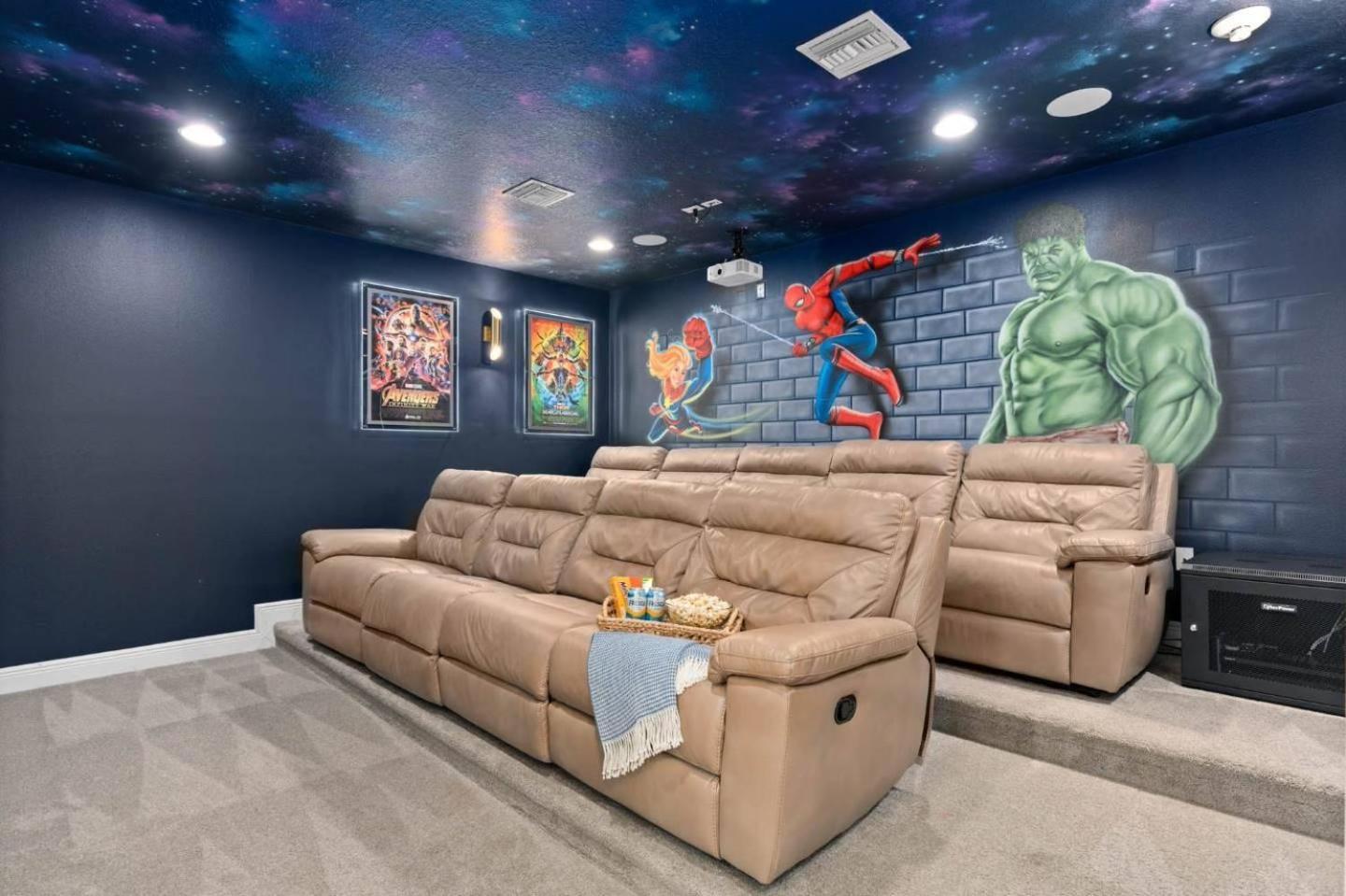 Stylish 10 Bdrm With Galactic Themed In Encore Holiday home *