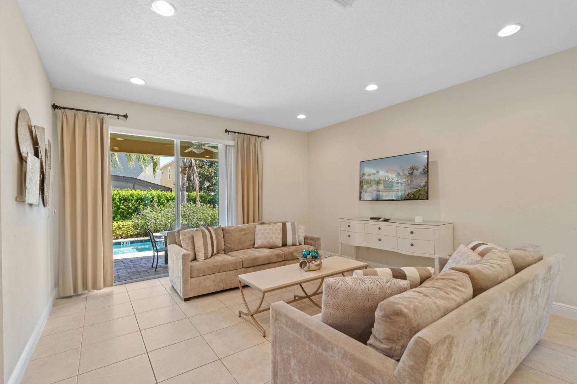 Holiday home Encore 8bd,game Room,pool,themed Close To *