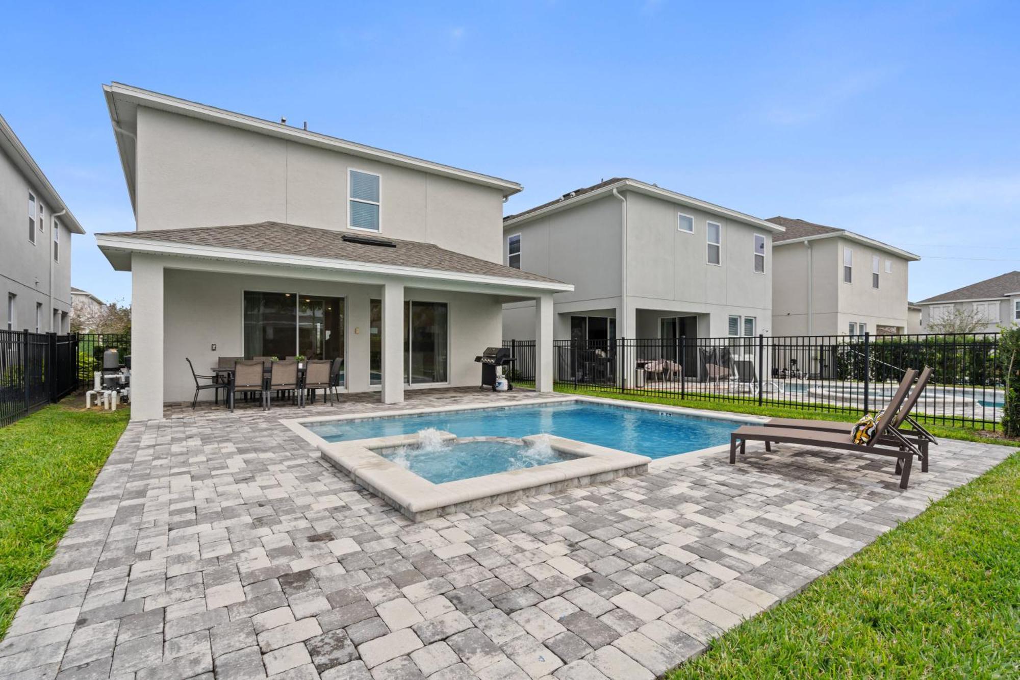 Holiday home Encore 6 Bedroom With Pool *