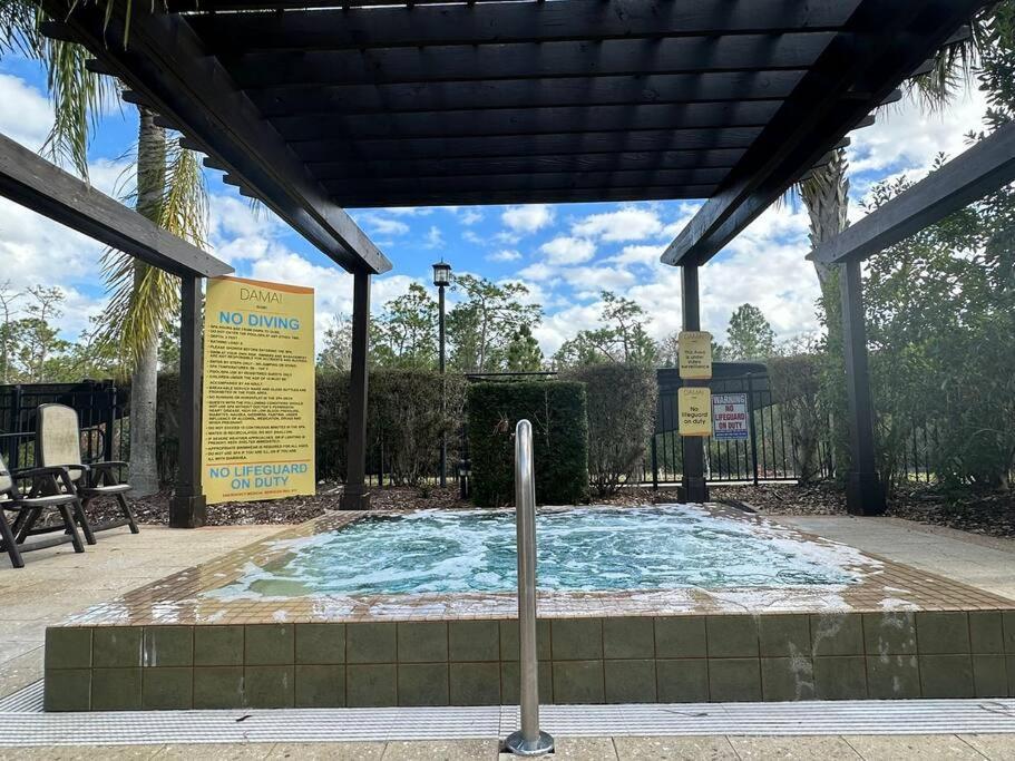 4br Family Townhouse In - With Pool, Gym, Games, & Jacuzzi Holiday home