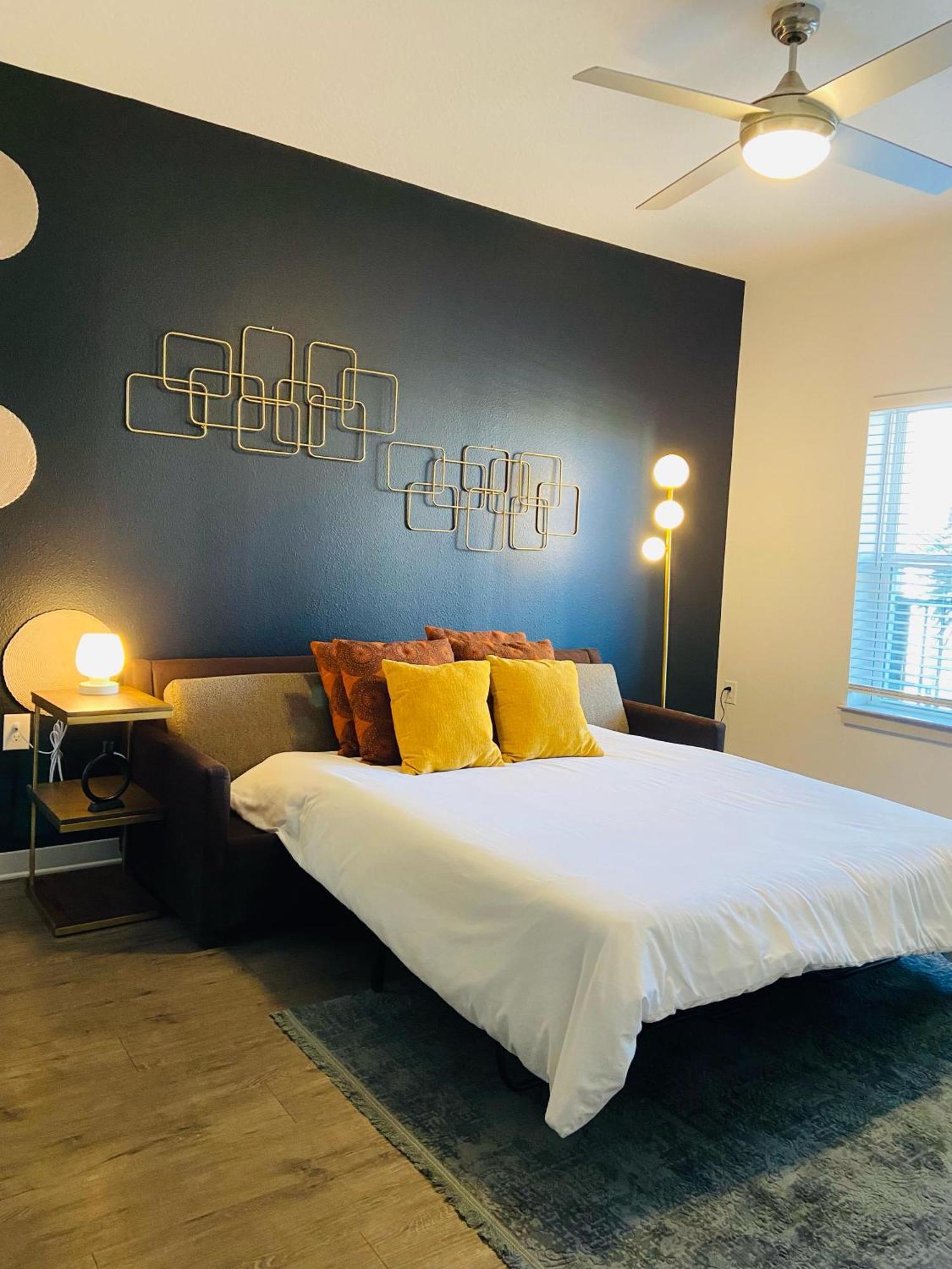 Apartment Complete Contemporary 10 Min To Parks Pets Allowed, Resort-style Amenities *