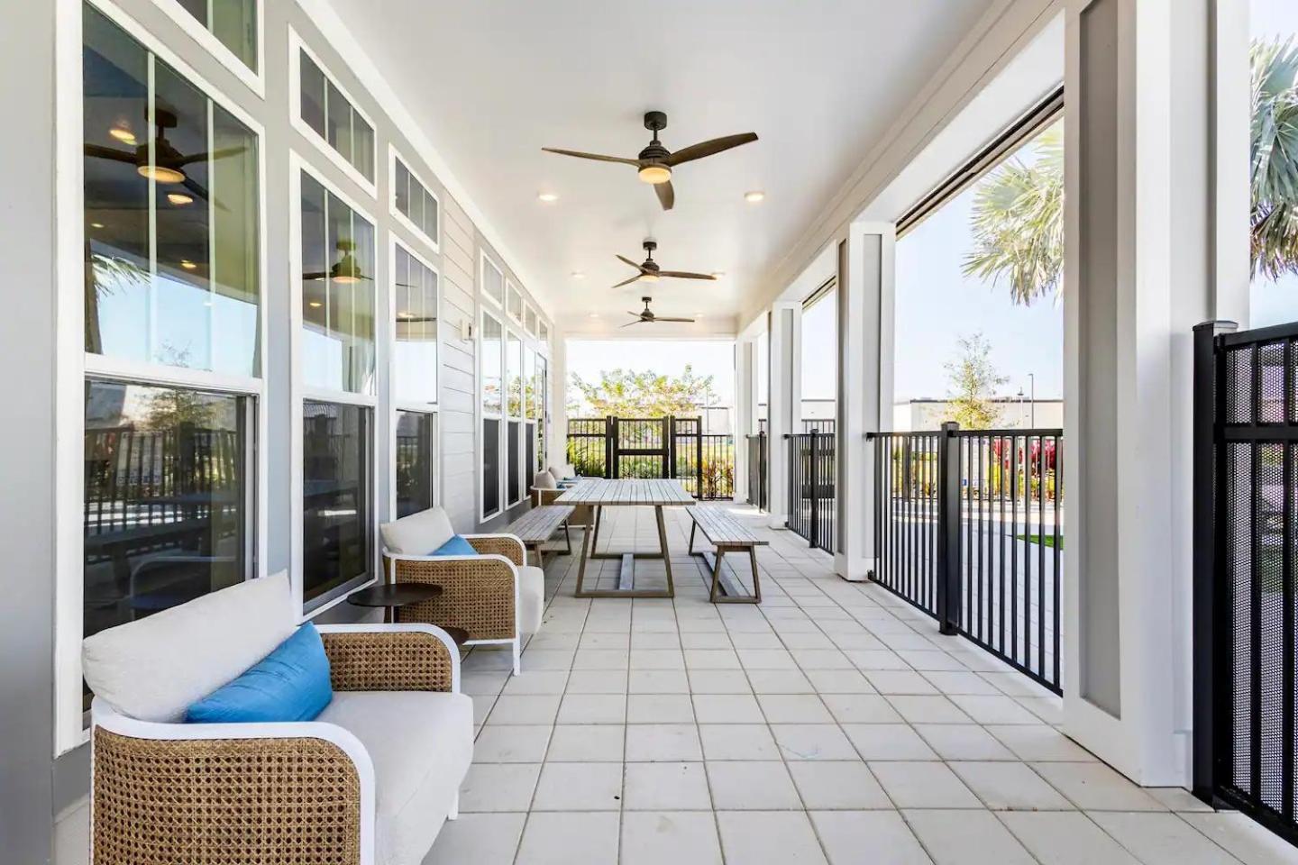 Complete Contemporary 10 Min To Parks Pets Allowed, Resort-style Amenities *