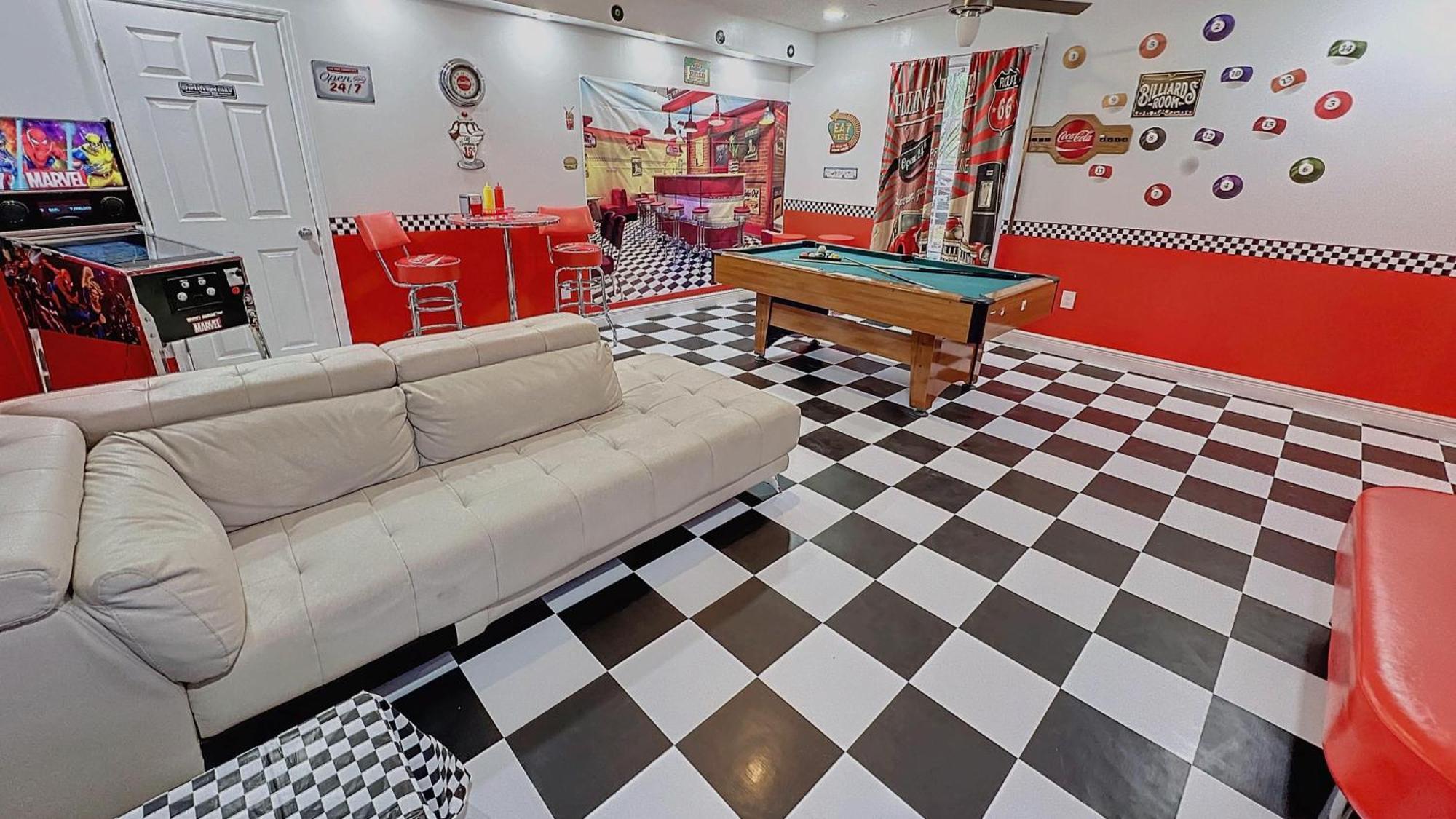 Upgraded Game , Pool Spa, Universal , Close By Holiday home Orlando