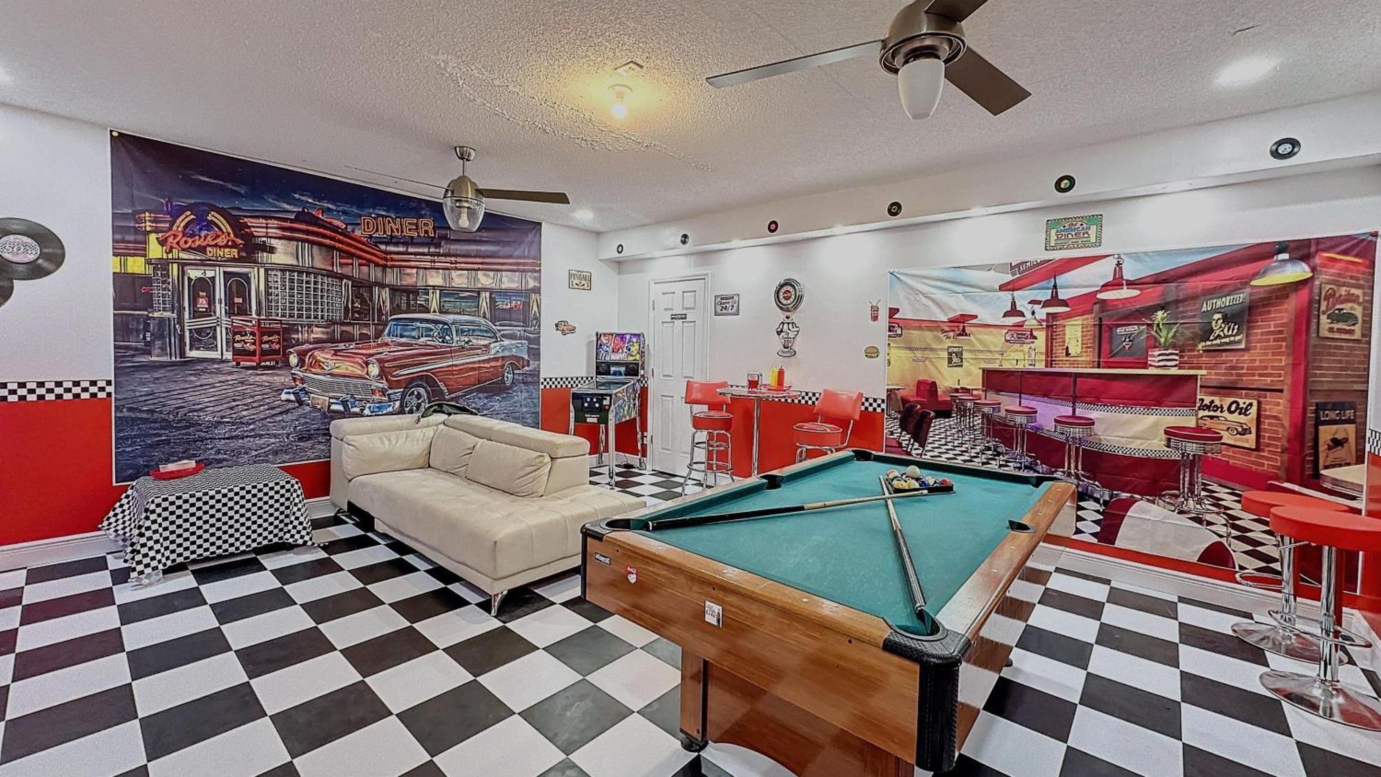 Upgraded Game , Pool Spa, Universal , Close By *