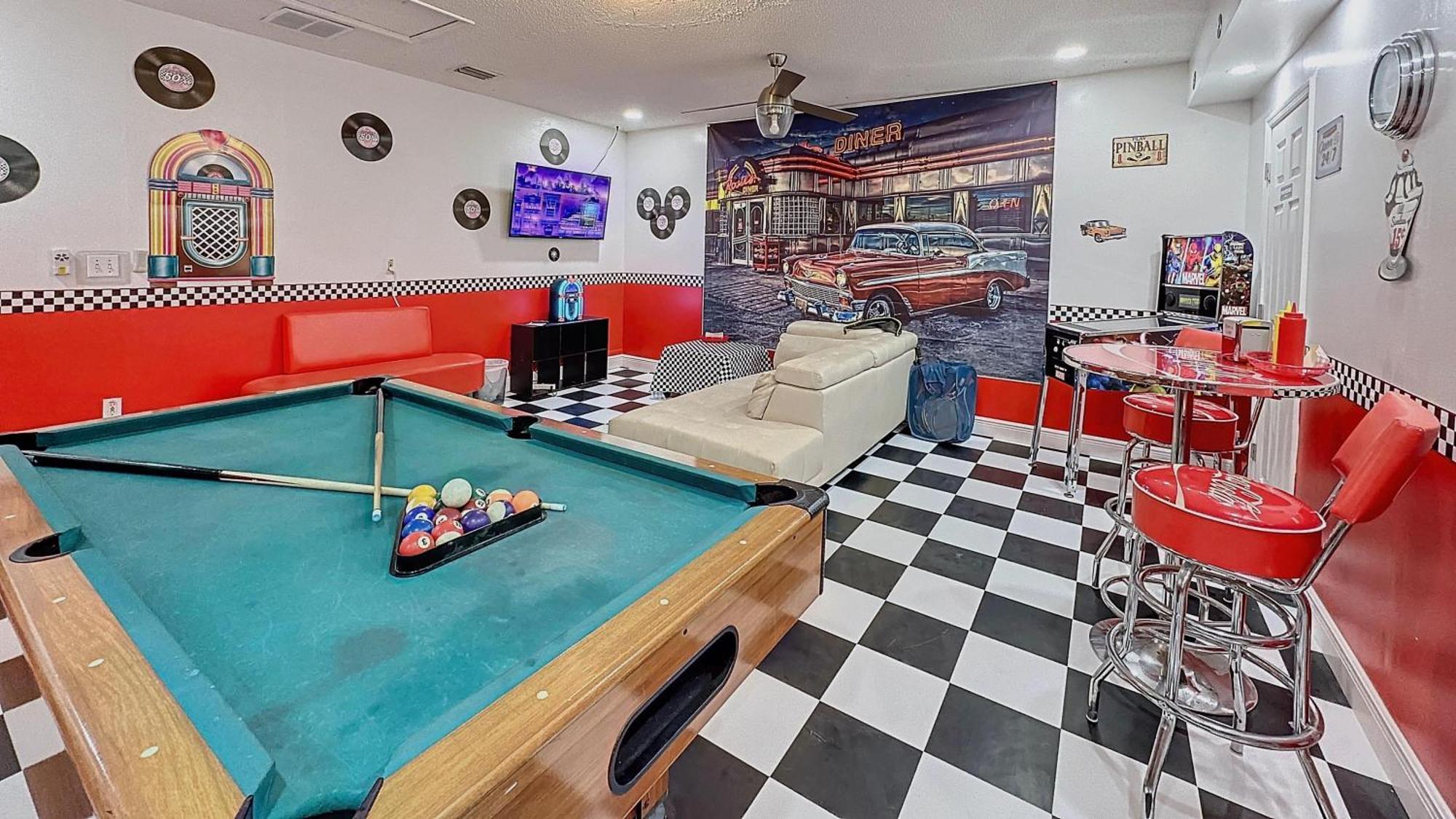 Upgraded Game , Pool Spa, Universal , Close By Holiday home *
