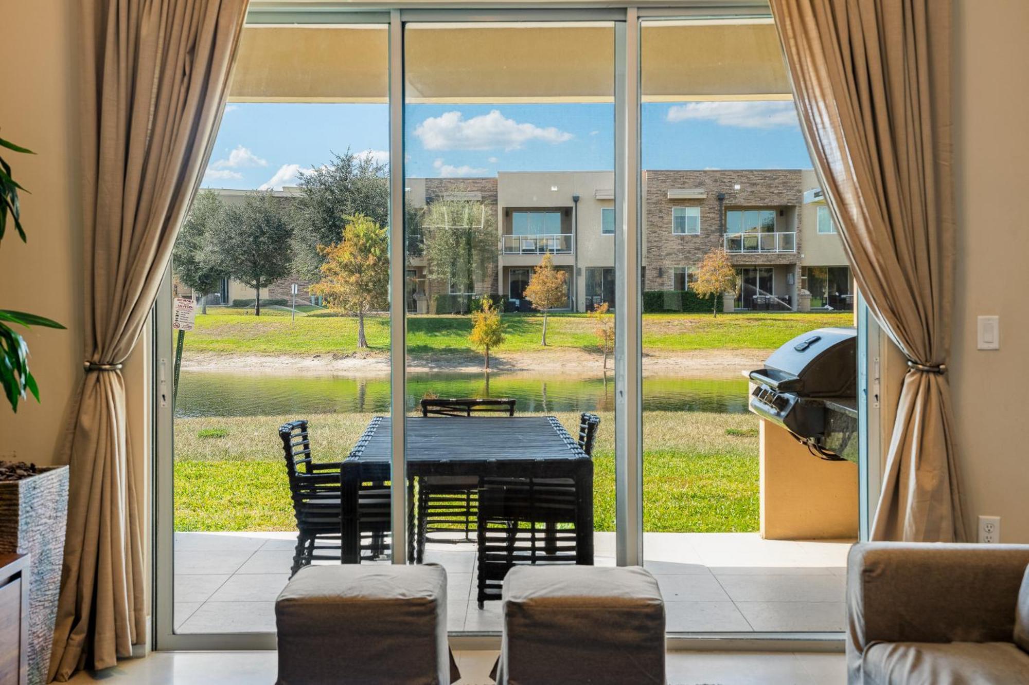 4 Bedroom W/ Amenities + 3 Mi To Apartment
