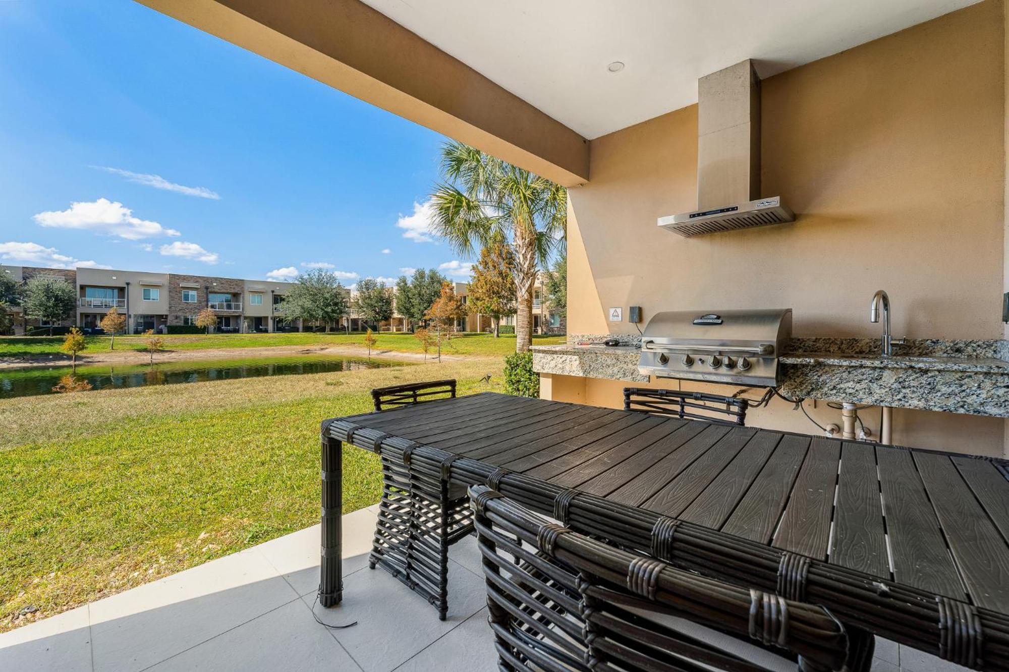 4 Bedroom W/ Amenities + 3 Mi To Apartment *