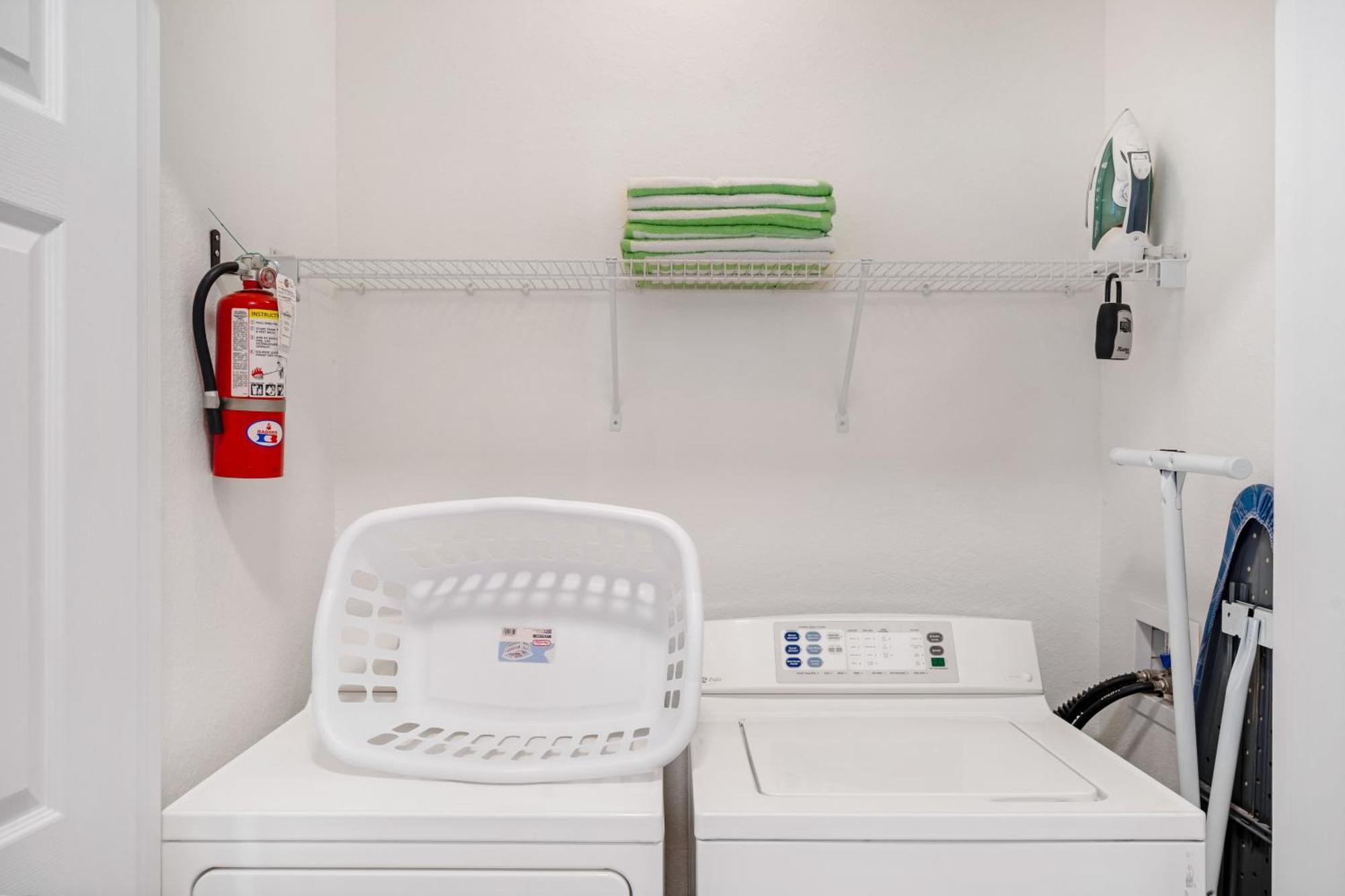 Updated Near Conv Ctr, I-drive & Universal Apartment Orlando