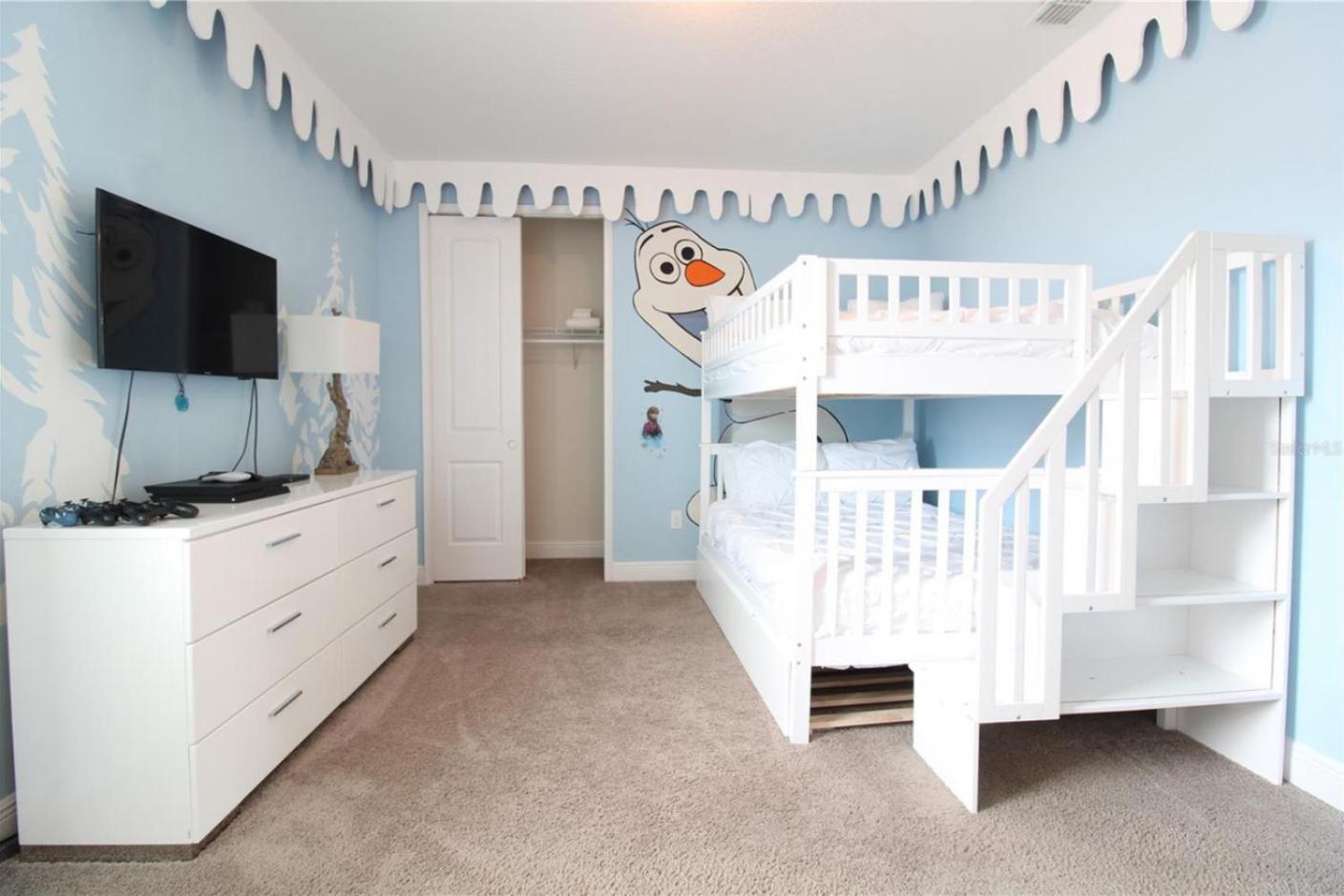 Family Themed House Close To With Private Pool And Huge Backyard Holiday home *